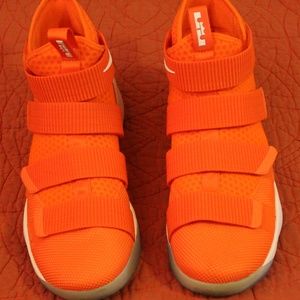 Lebron Soldier XII TB Orange